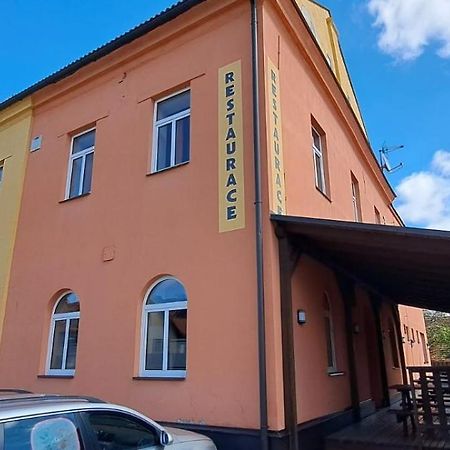 Hotel Hostinske Pokoje Nad Restauraci Kosetice Se Sdilenou Koupelnou A Kuchynkou Pelhřimov Exterior foto