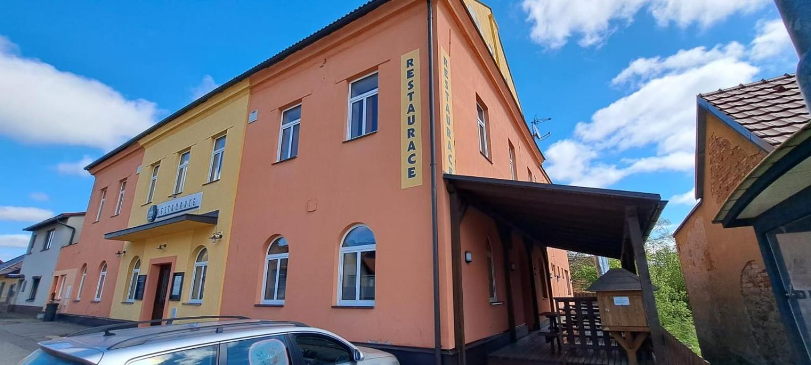 Hotel Hostinske Pokoje Nad Restauraci Kosetice Se Sdilenou Koupelnou A Kuchynkou Pelhřimov Exterior foto